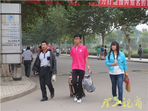 【迎新现场】我校喜迎2014级新生