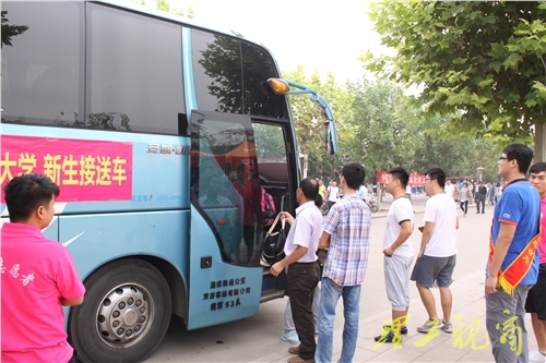 【迎新现场】我校喜迎2014级新生