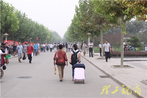 【迎新现场】我校喜迎2014级新生