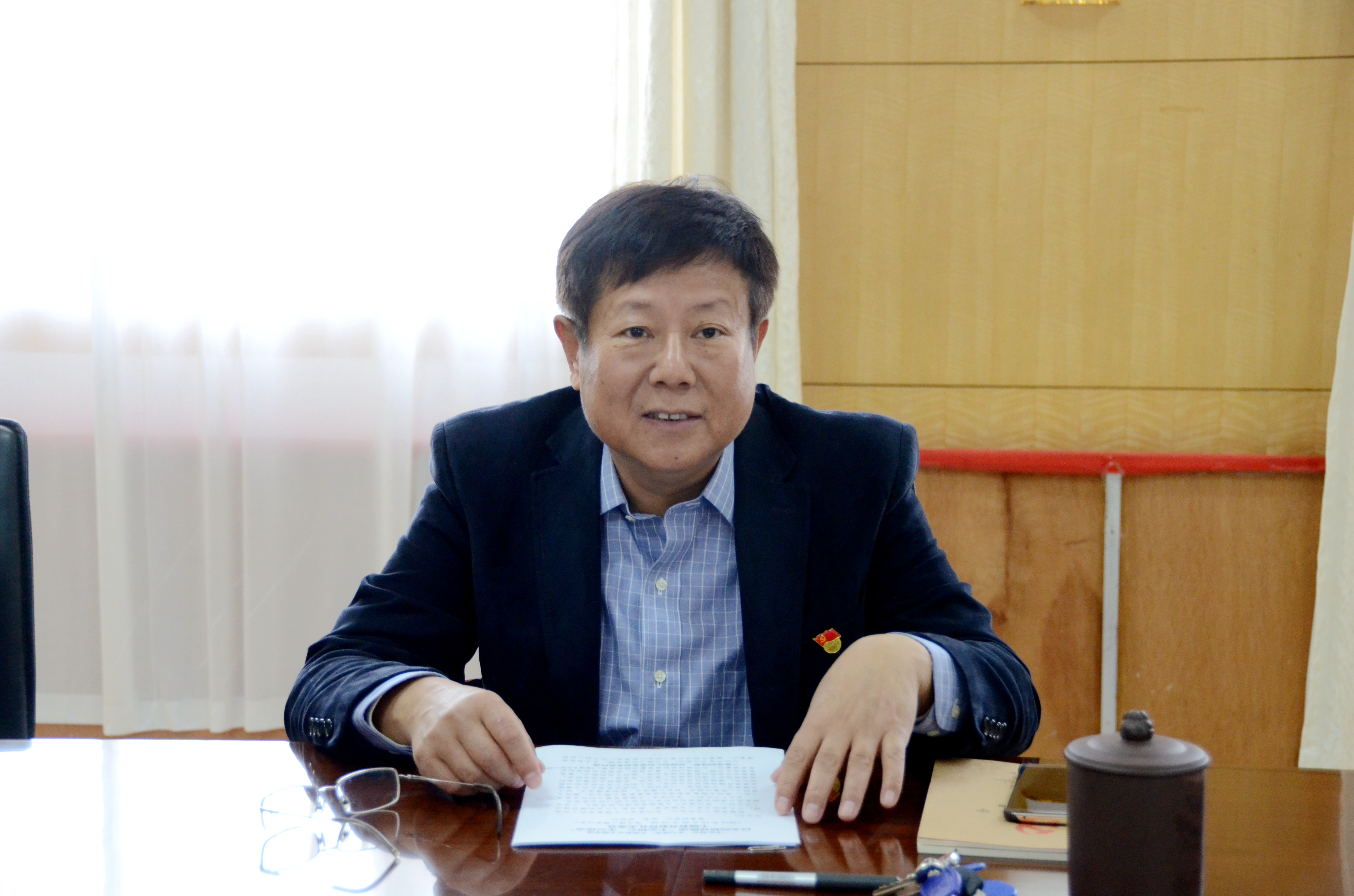 10月30日上午,党委副书记,校长张铁柱在鸿远楼八楼会议室,为发展规划