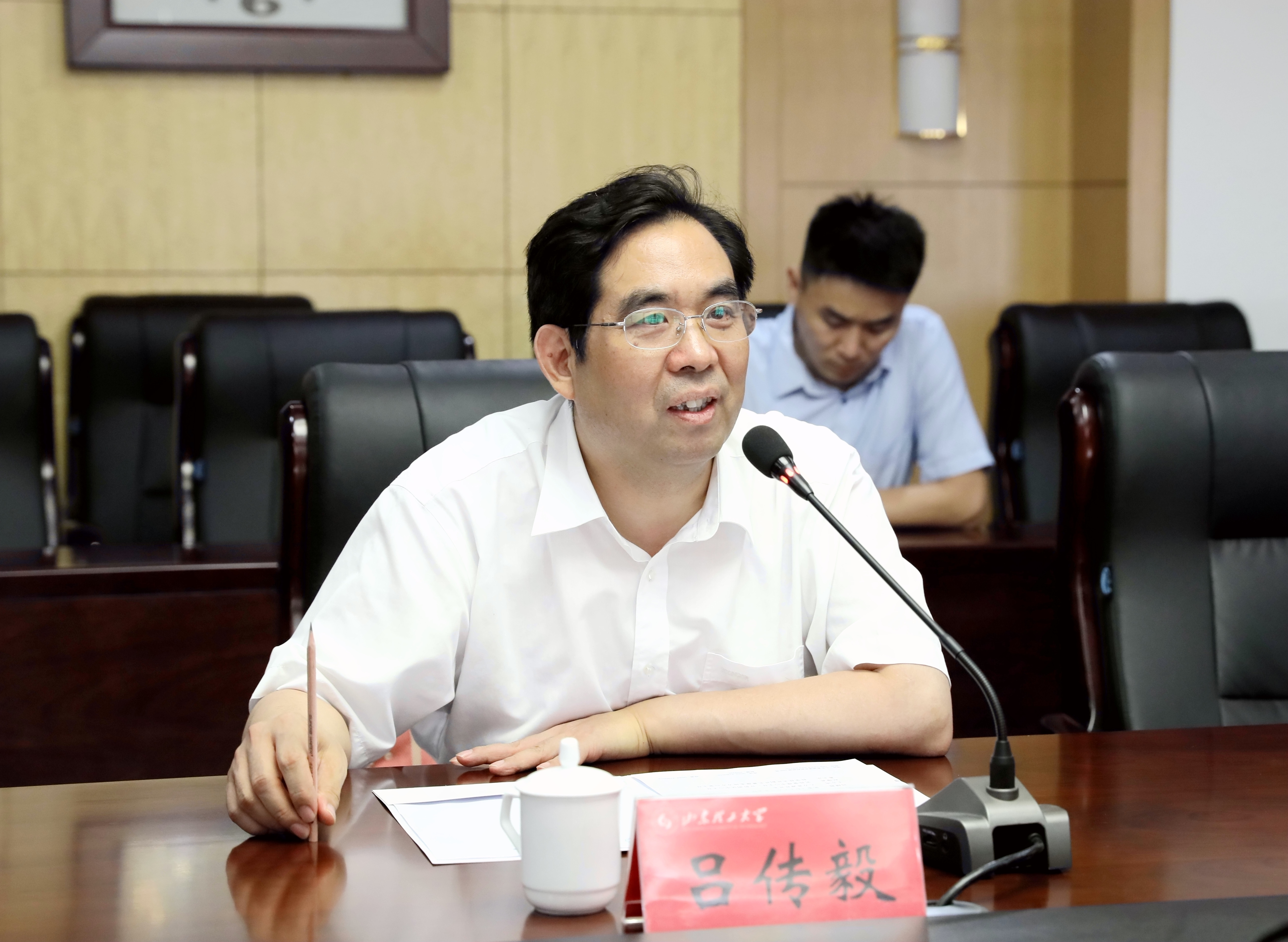 潍坊医学院院长管英俊一行来校调研