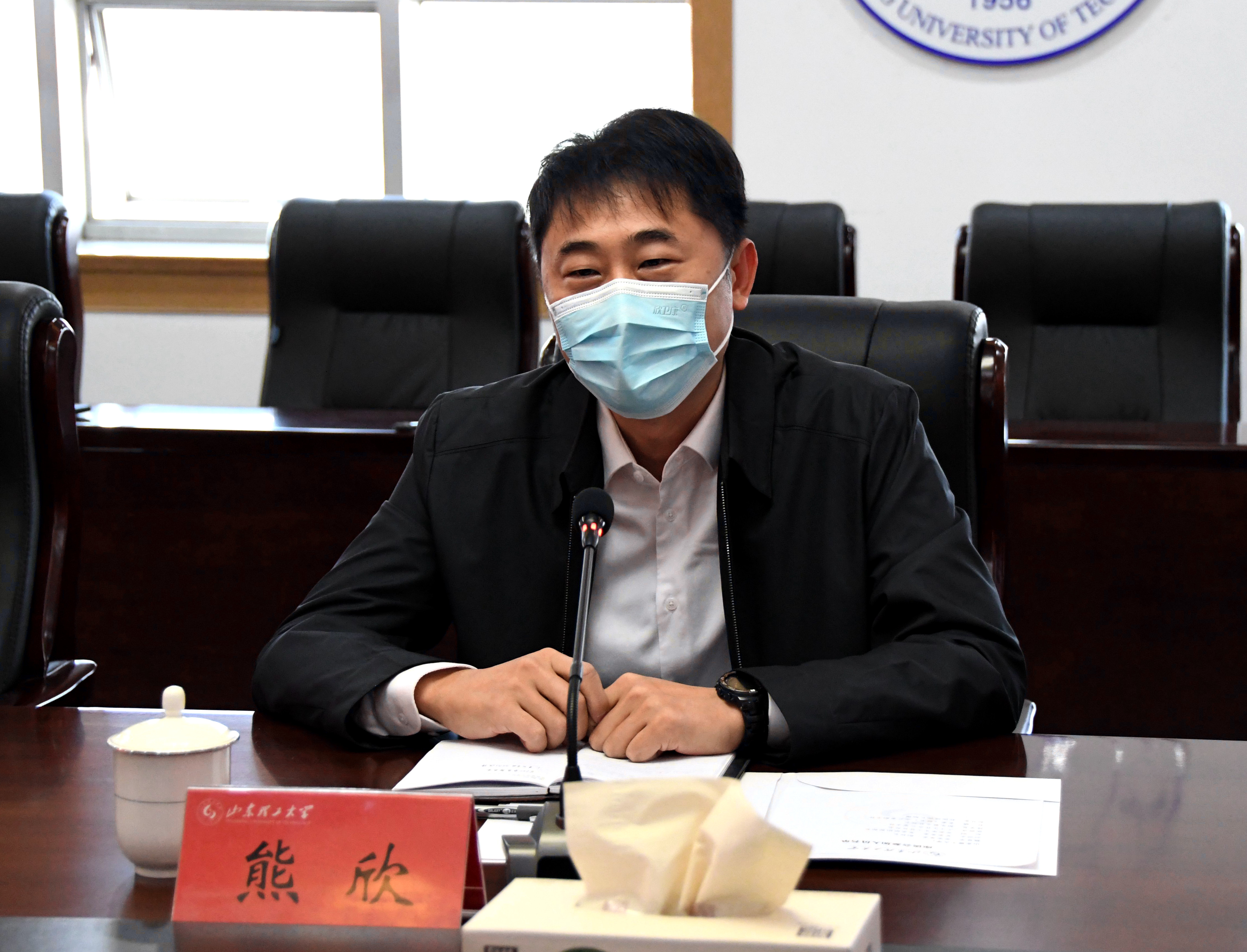 熊欣感谢学校对淄博经济社会发展作出的贡献,特别感谢在人才工作方面