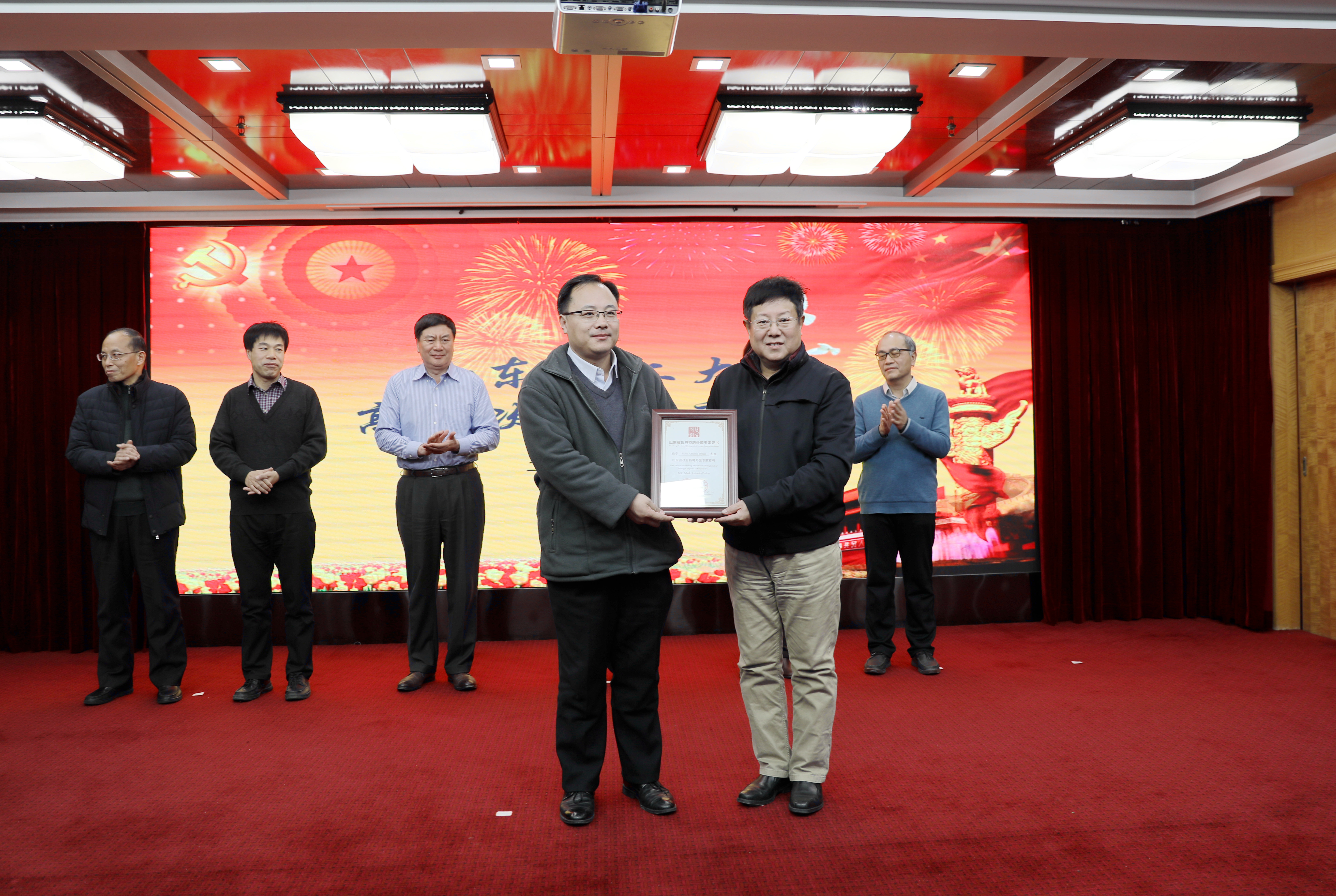 学校召开高层次人才座谈会