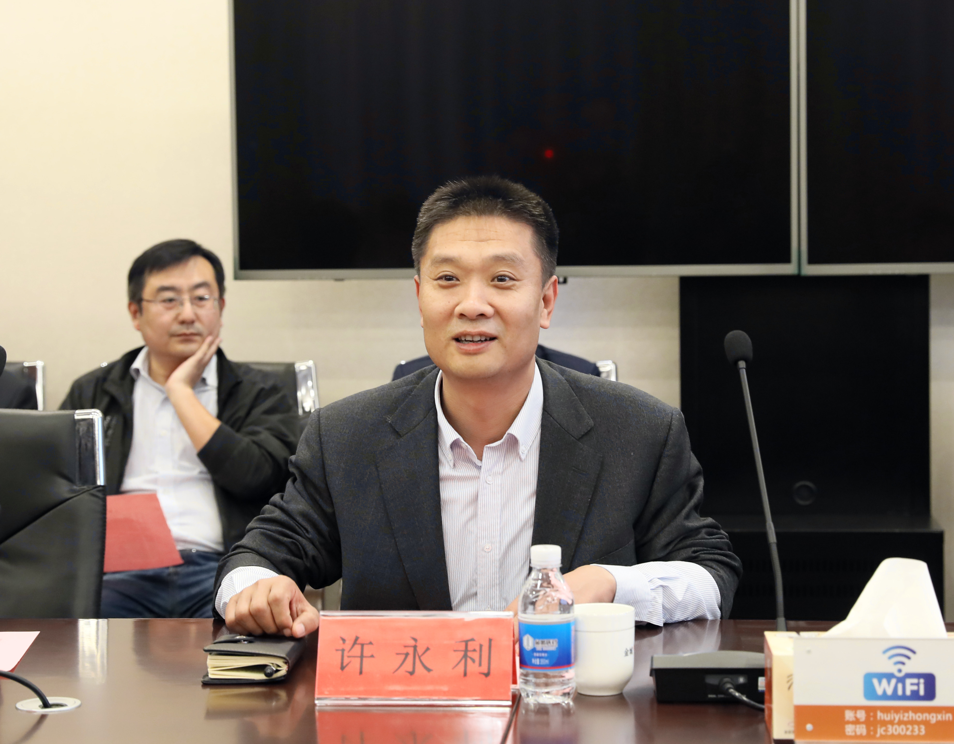 张铁柱一行到金城医药集团调研