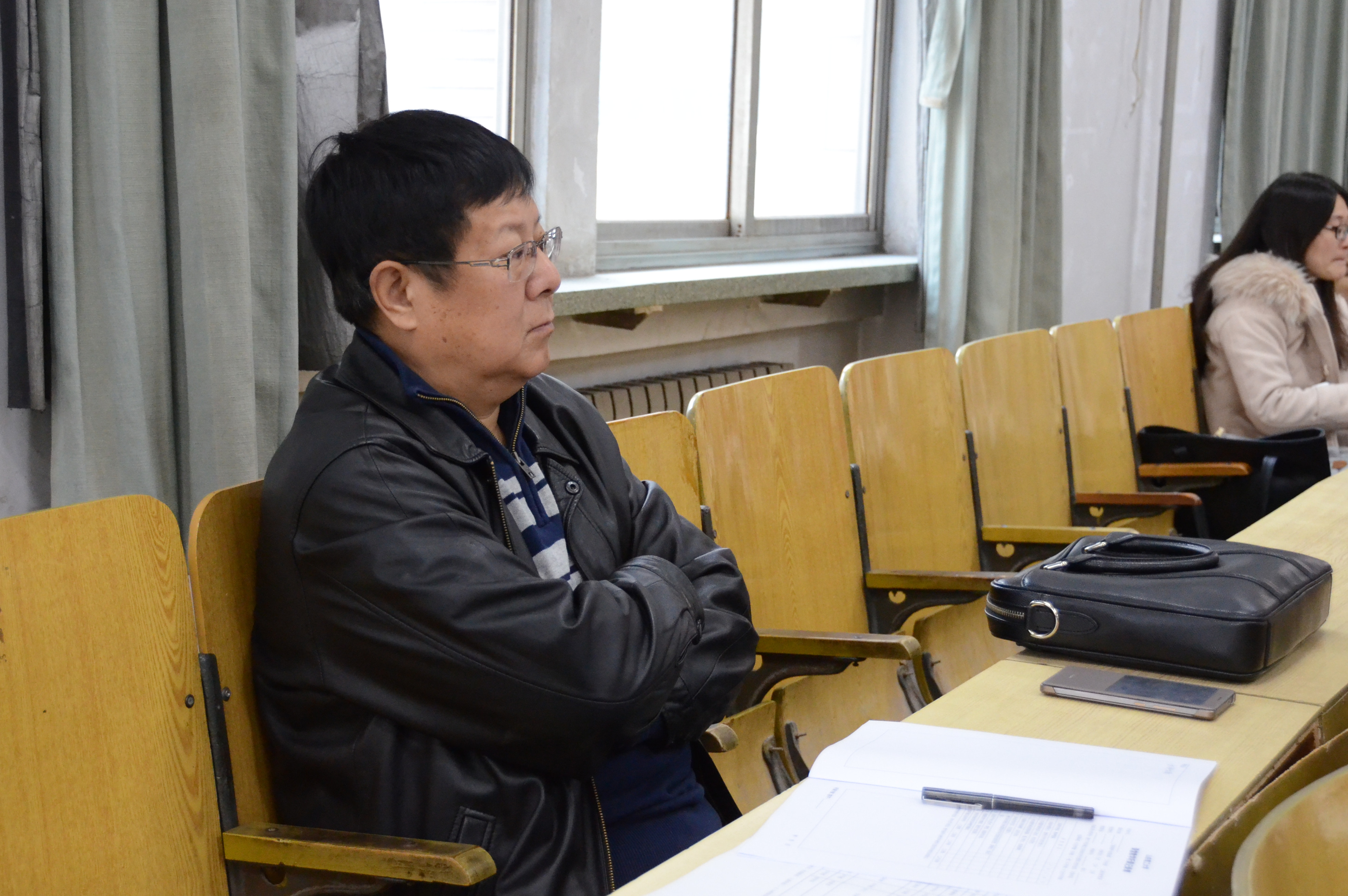 校长张铁柱在东校区3教107听课