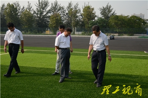 校领导视察部分工程建设项目