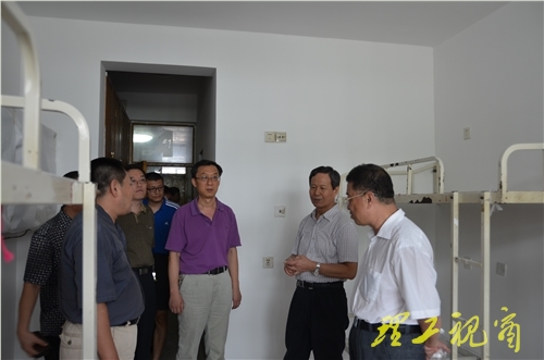 校领导视察部分工程建设项目