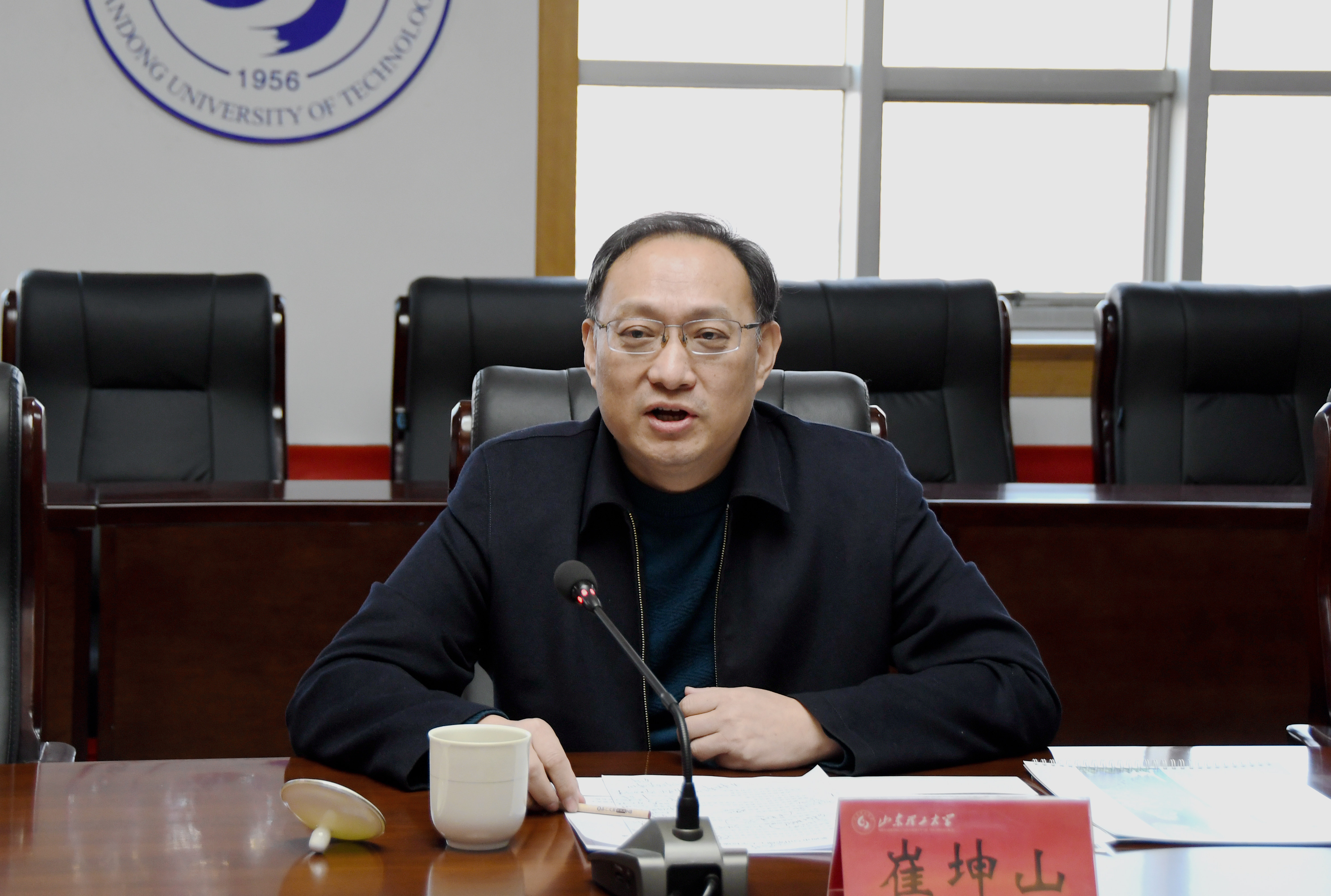 莱西市委组织部长崔坤山一行来我校访问